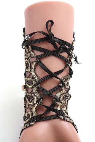 Victorian Elegance - Ornate Lace Glove